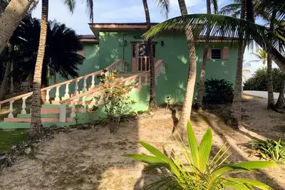 Image de Da Villa Ocean Front Home, Luxe et confidentialité sur la plage de sable rose Spécial été