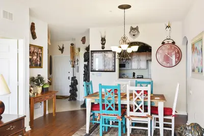 Image de Condo Disney haut de gamme, mieux connu comme le règne animal. . .