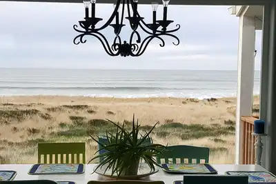Image de Great Ocean Front House, plage, vue, bain à remous - Pas D'Animaux À L'INTÉRIEUR -