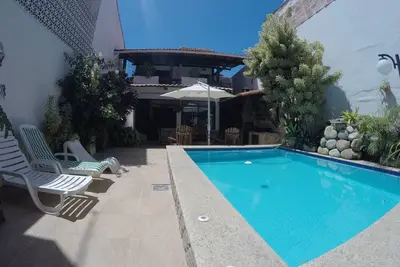 Image de Belle maison avec piscine et 7 chambres Ă Arraial - sont cinq suites.