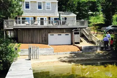 Image de Maison de lac confortable minutes de Craigville Beach