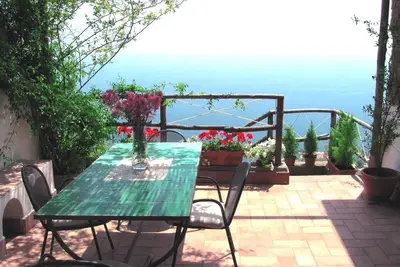 Image de Magnifique maison en bord de mer sur la cĂ´te amalfitaine - Profitez de la terrasse et de la vue sur la mer!