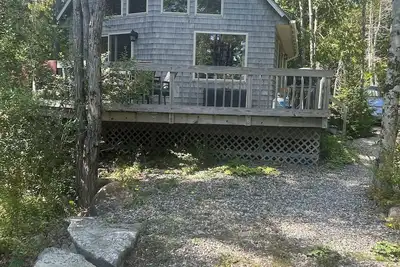 Image de Cottage boisé en ville avec vue sur l'océan, à pied de Marina, Restraunts