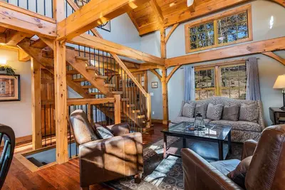 Image de Persimmon Hollow - Beauté personnalisée de poteau et de faisceau sur le bain à remous de pièce de jeu de 40 acres