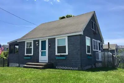 Image de Sand Hill Cove Cottage, 5 min à pied de la plage w / immense cour arrière clôturée