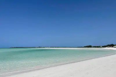 Image de Spacieuse villa isolée en bord de mer, vue imprenable, bain à remous, vélos et kayaks