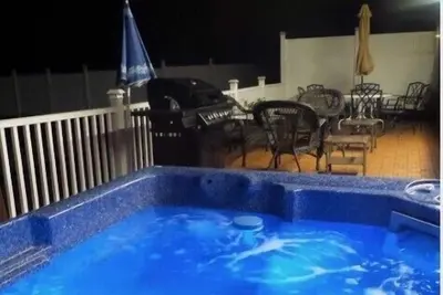 Image de Superbe 4 Bdrm House à Poconos, à proximité des parcs aquatiques Ski Resorts & Raceway