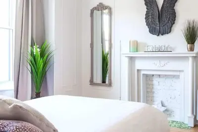 Image de Chic Laurier: emplacement idéal sur le Plateau / Mileend, parking$, Netflix! !