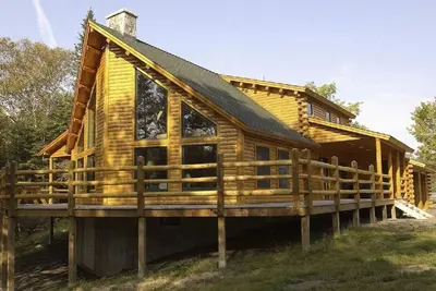 Image de Loon's Nest Log Cabin / Waterfront. Bateau ponton disponible à la location