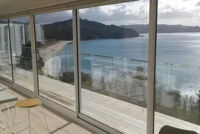 Image de Vue sur la plage et l'océan dans chaque chambre.