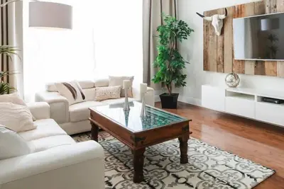 Image de Ff4: Spacieux, emplacement privilégié du Plateau, à 3 min du métro, Netflix, A / C, 2Ba, 4Br!