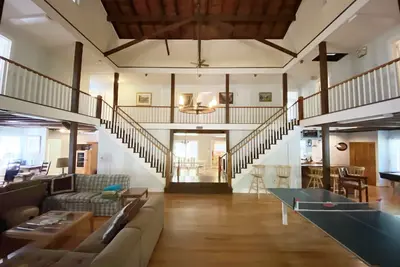 Image de Immense maison bordée de cours d'eau, des tonnes de choses à faire * Non après les événements de fin d'études / de bal