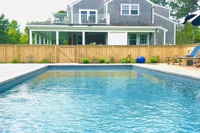 Image de Nantucket Party Pad près de Cisco Brewers- 7 chambres, 6. 5 salles de bains, A / C