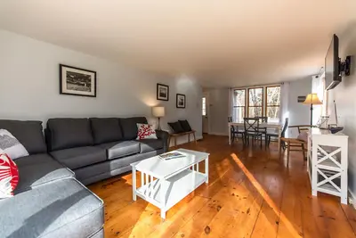 Image de Cape classique dans un emplacement idéal à Chilmark.