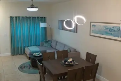 Image de 3/2 Maison de ville à seulement 7 miles de Disney