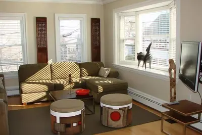Image de Condo conçu par l'architecte West End; Great Locale - Huge Deck. A / C et WiFi gratuit!