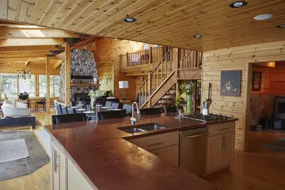 Image de Gorgeous Lake Retreat