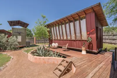 Image de Bunk House Eco-Cabin