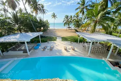 Image de Villa de luxe sur la plage avec 11 chambres, 12 salles de bain, 22 couchages, piscine, jacuzzi.