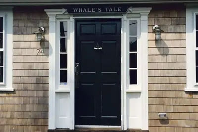 Image de Très bien situé dans la région de Falaise de la ville! Facile à pied de centre-ville et de Steps Beach