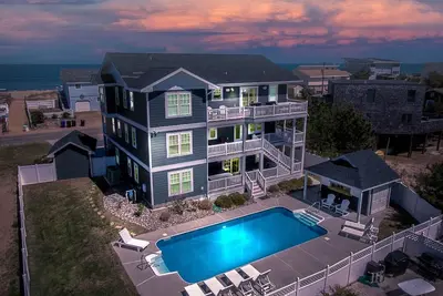 Image de Une licence pour se détendre | 90 pieds de la plage | Piscine privée, bain à remous