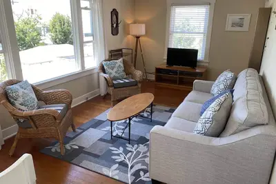 Image de Privé, entièrement indépendante Beach House W / Superbe vue sur l'océan!
