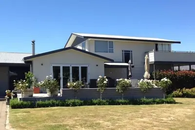 Image de Grande maison de vacances ensoleillée