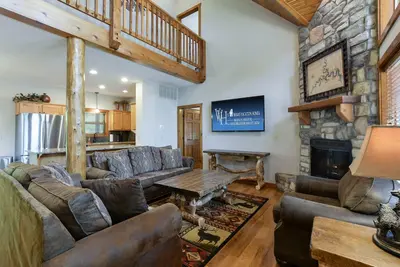 Image de Bryan & Vanessa's Luxury Homes - * Seulement 250 $ la nuit! • Justement par Sdc! • 22 personnes!