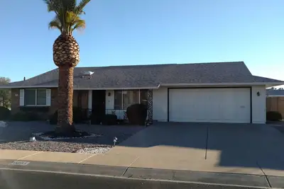 Image de Belle maison d'escapade tranquille à Sun City!