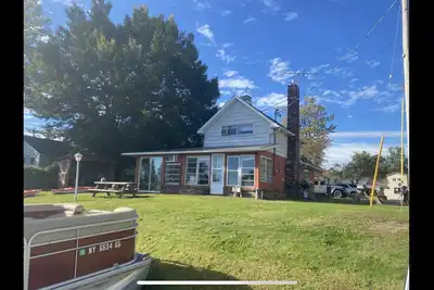 Image de Belle maison devant le canal, à distance de marche des attractions de Sylvan Beach