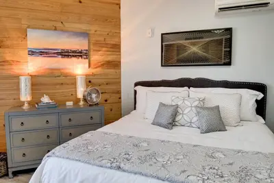 Image de Condo spacieux avec lave-vaisselle et réfrigérateur pleine grandeur ~ Étapes de Rosemary Beach