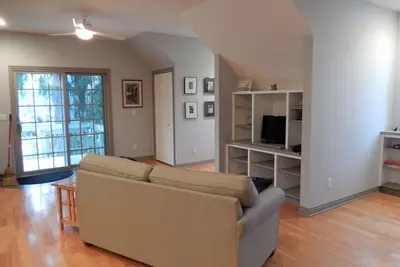 Image de Propre, proche et pratique appartement \"Sur la colline\" à Saugatuck