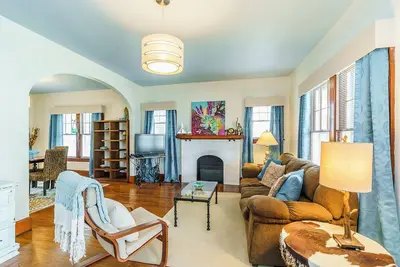 Image de Cottage du voyageur à proximité des magasins Berea de la vieille ville