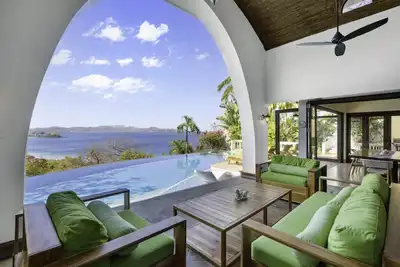 Image de Villa de luxe avec vue spectaculaire sur la plage et l'océan de Flamingo
