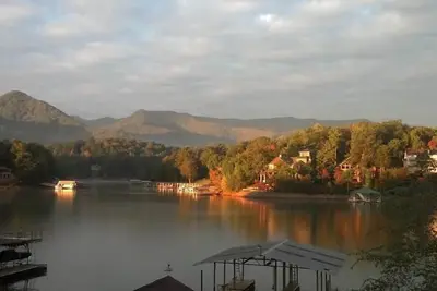 Image de Lakefront Home Town En centre-ville de Hiawassee