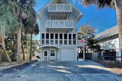 Image de Family Retreat - Beautiful 6Br / 5ba Home - 21 personnes -