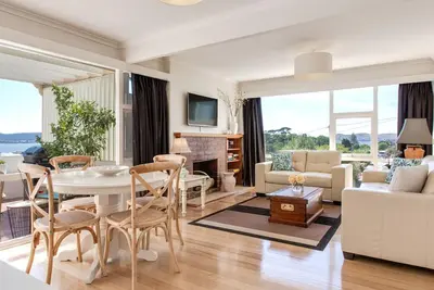 Image de Nutgrove Villa - Promenade à la plage, des cafés et des magasins