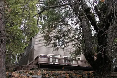 Image de PinecrestAreaRentals # 16 Cabine de retraite peut accueillir 22!