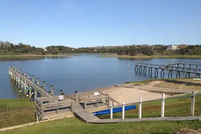 Image de Parfait pour 2 familles! Rd privé avec plage privée et quai!