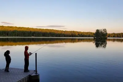 Image de Spacieux Lakefront Chalet, 6 chambres 4 salles de bain complètes