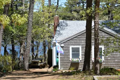 Image de Eastham Cottage sur l'étang de ministre avec douche extérieure