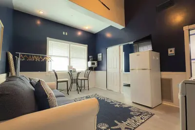 Image de Bassin! ! King Suite 75 Steps To Beach, Kitchenette, Reine