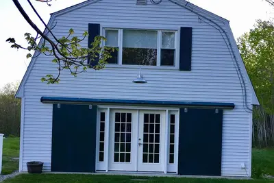 Image de Barn-Style Bliss - 5 étoiles. Près de l'Acadie, des étangs, de la ville et du bord de l'eau!