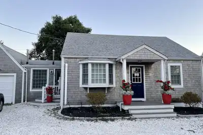 Image de Charme West End Cape avec cour privée et parking