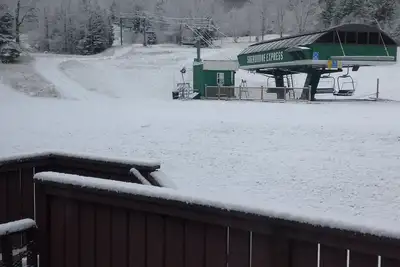 Image de Luxe 3\/4 Chambre Slopeside condominuim Surplombant Sherburne Ascenseur