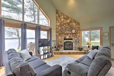 Image de New-Eagle River House sur le lac Dam avec location de ponton
