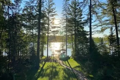 Image de La maison de lac Sunrise Pines sur la plus grande chaîne de lacs à Eagle River!