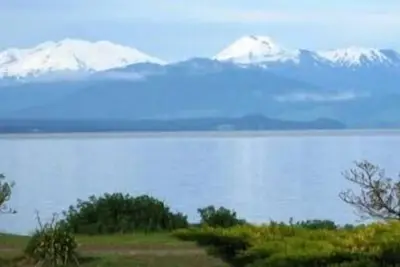 Image de Vue sur le lac et la montagne