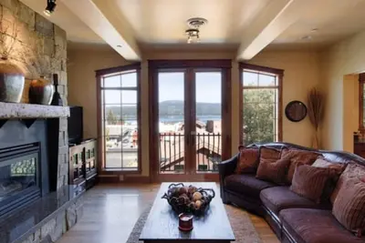 Image de Penthouse Lakeview sur Park Street au coeur du centre-ville de McCall