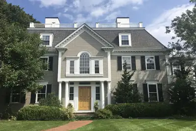 Image de Showcase Home 1 mile au centre-ville, à proximité des plages, idéal pour les réunions de famille